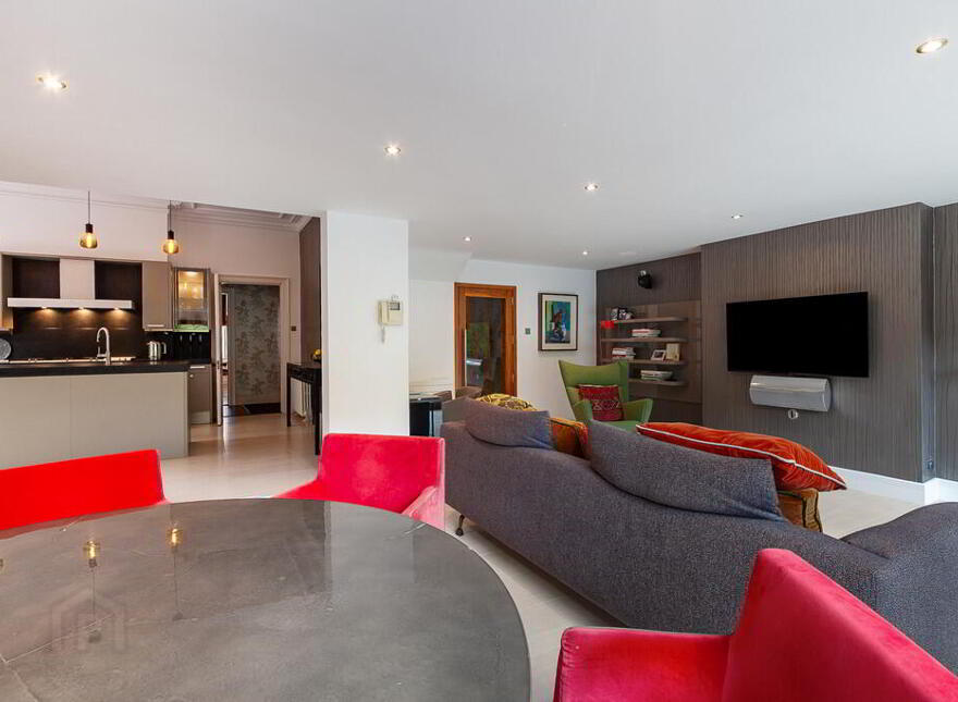 21 Deramore Park, Belfast, BT9 5JW
