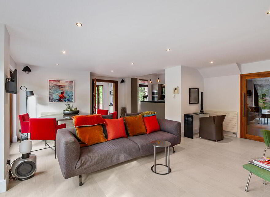 21 Deramore Park, Belfast, BT9 5JW