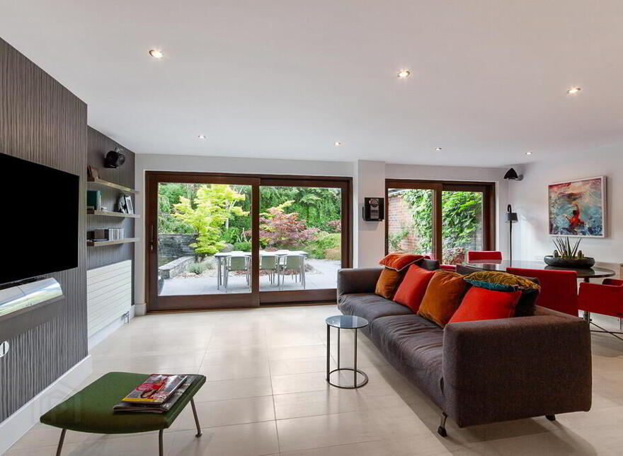 21 Deramore Park, Belfast, BT9 5JW