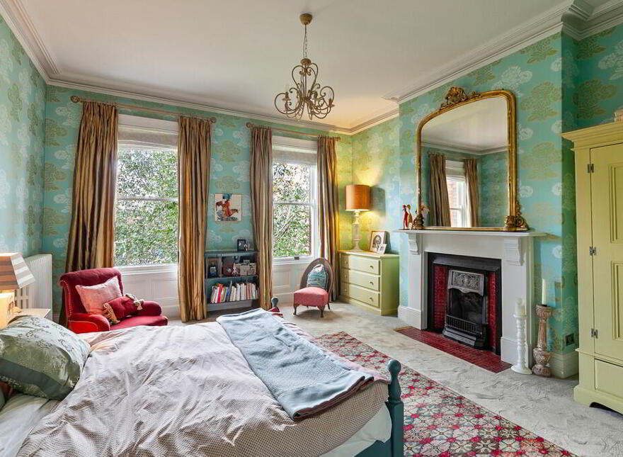 21 Deramore Park, Belfast, BT9 5JW