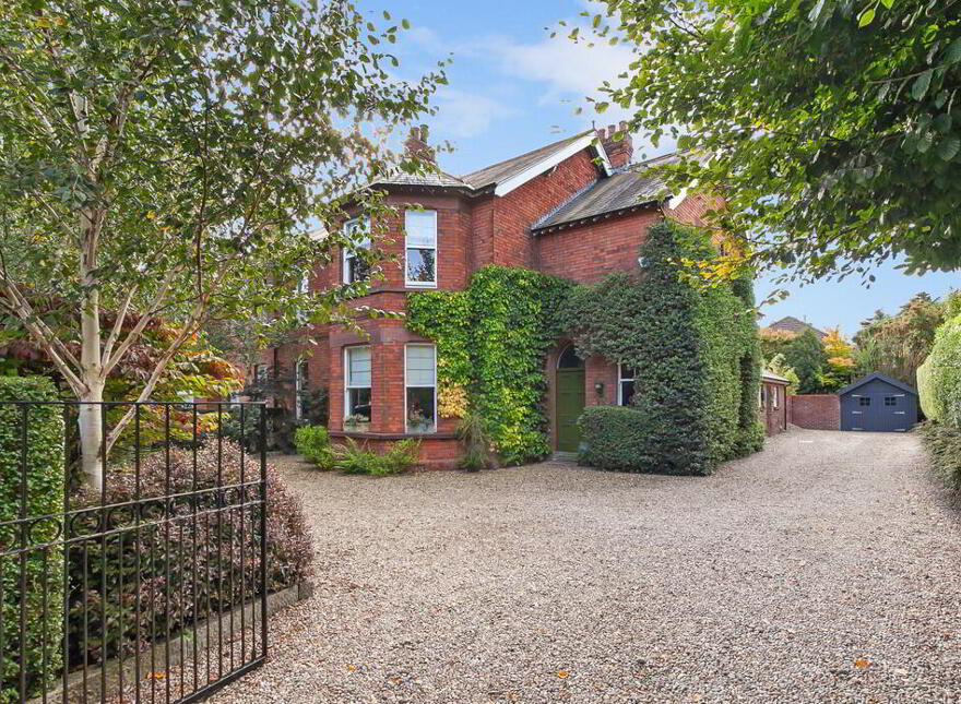 21 Deramore Park, Belfast, BT9 5JW