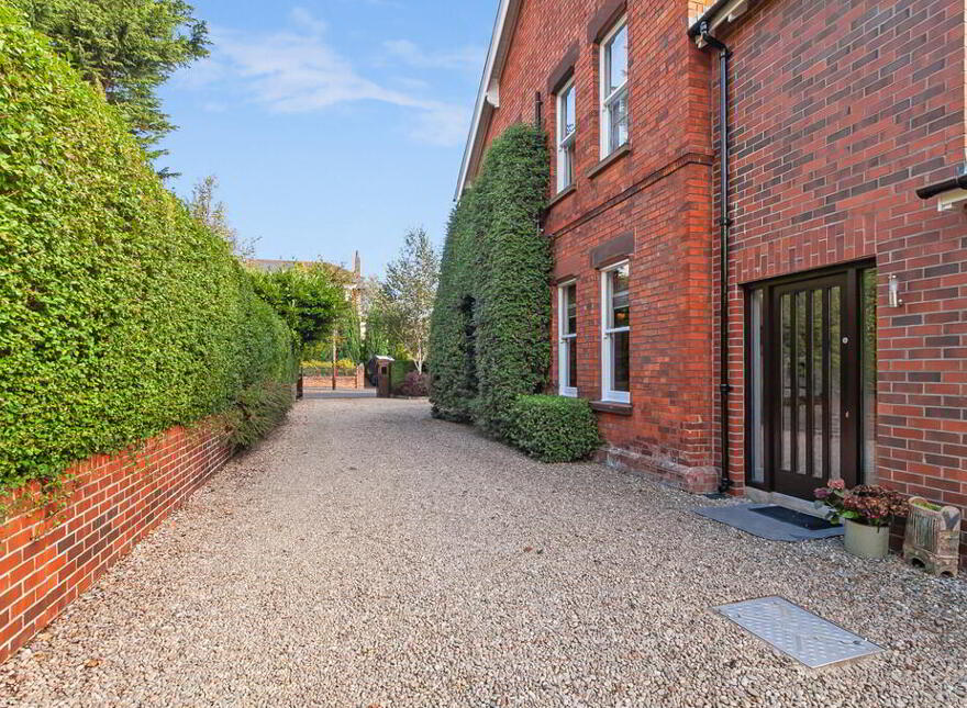 21 Deramore Park, Belfast, BT9 5JW