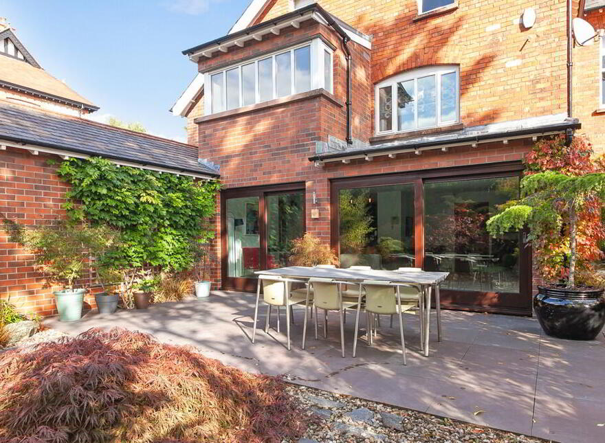 21 Deramore Park, Belfast, BT9 5JW