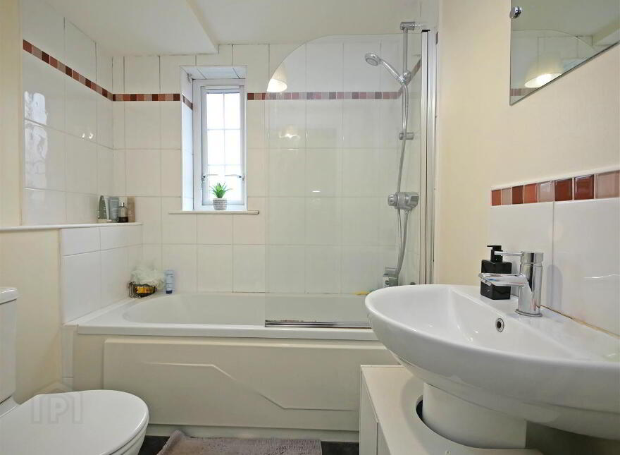 2g The Demesne, Carryduff, Belfast, BT8 8GW