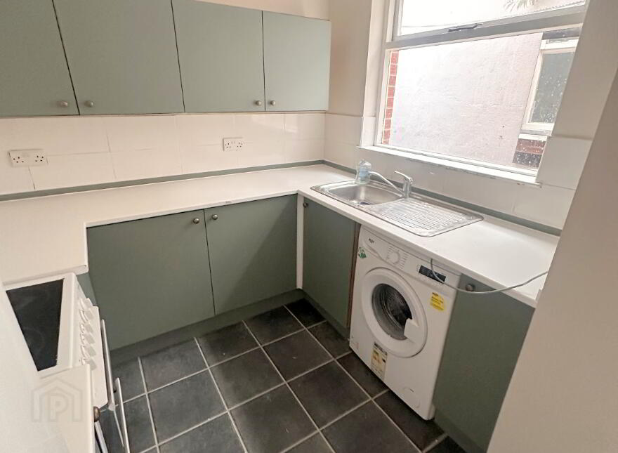 38 London Road, Belfast, BT6 8EY