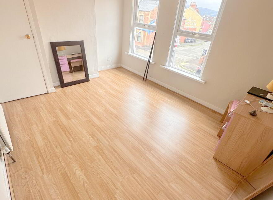38 London Road, Belfast, BT6 8EY