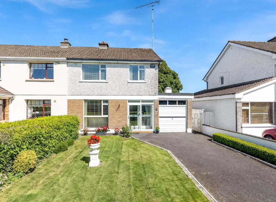 32 Avondale, Trim, C15CR97 photo