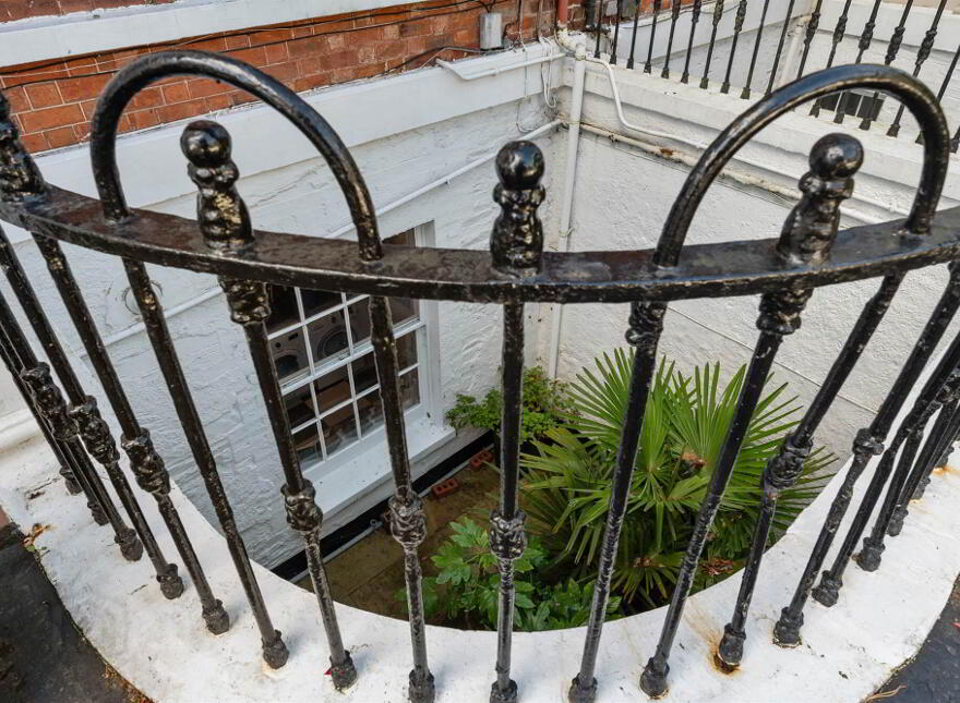 35 Victoria Road, Holywood, BT18 9BD