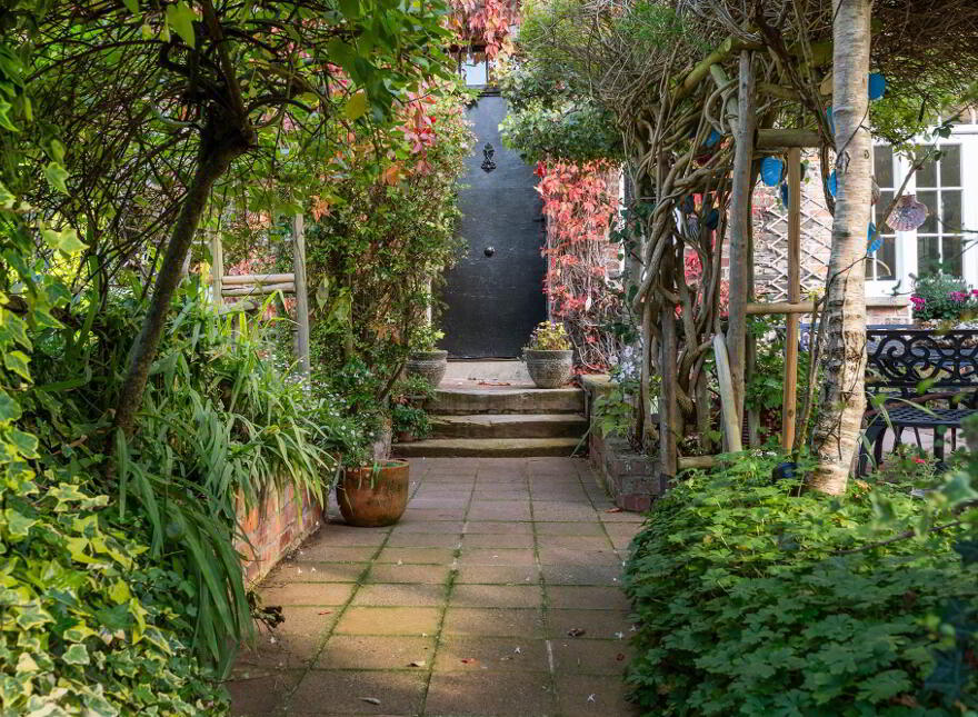 35 Victoria Road, Holywood, BT18 9BD