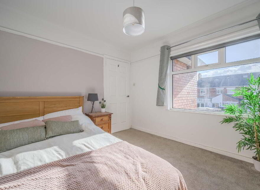 271 Holywood Road, Belfast, BT4 2EW