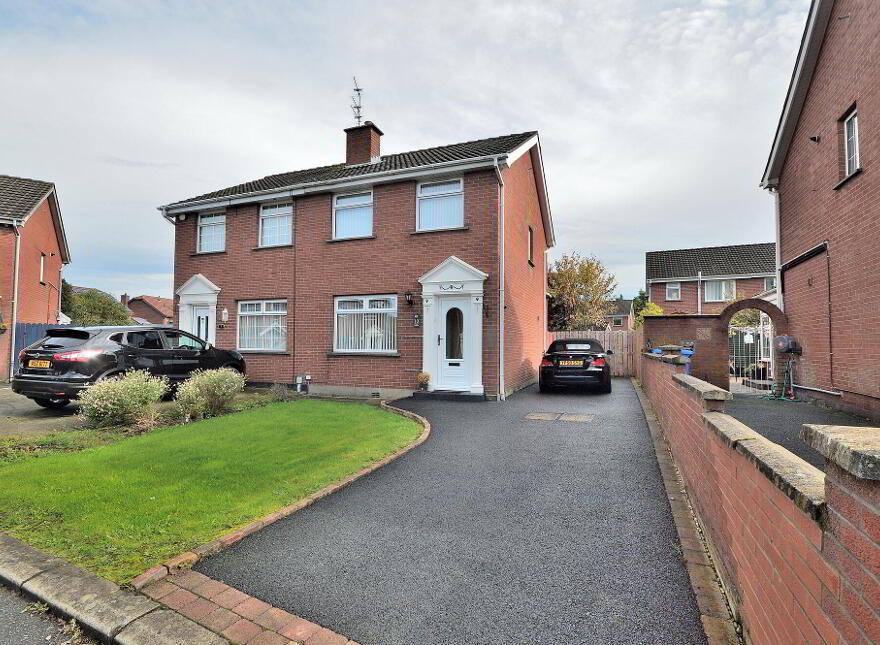 10 Manor Crescent, Bangor, BT20 3NH photo