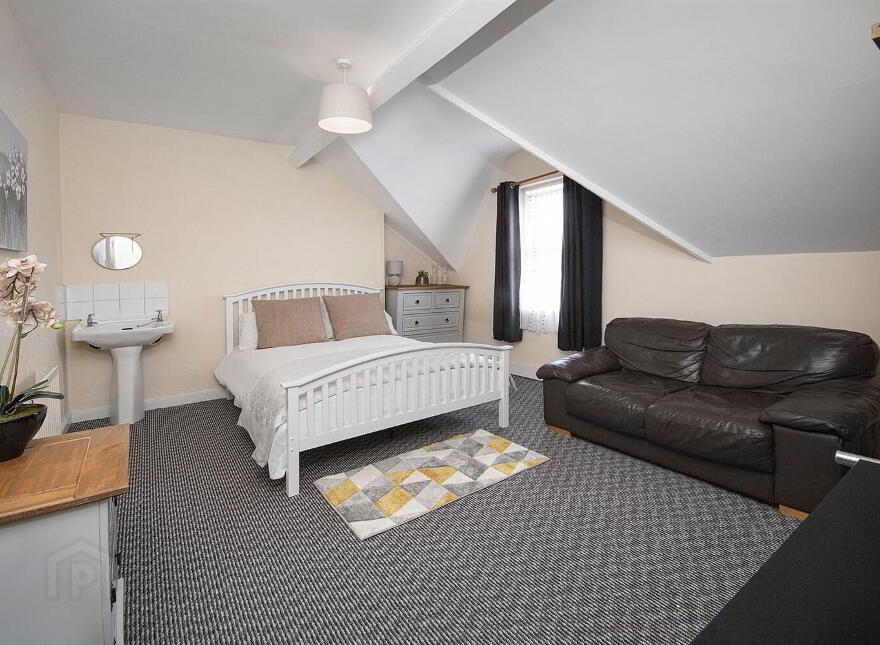 Room 7, 96 Cromwell Road, Belfast, BT7 1JY photo