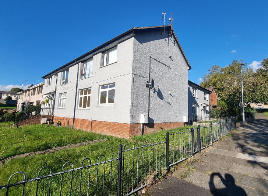 10b Iniscarn Park, Lisburn, BT28 2BL photo