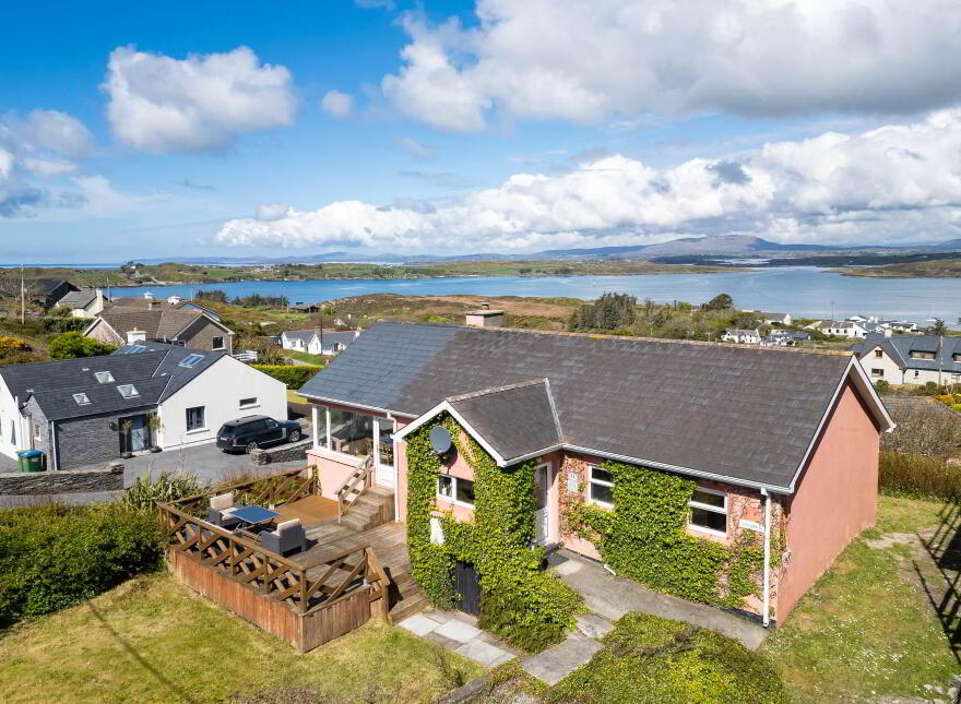 Setanta, Cove Hill, Baltimore, P81TD82 photo
