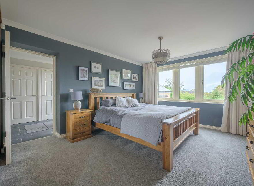 2b Pine Crest, Holywood, BT18 9ED