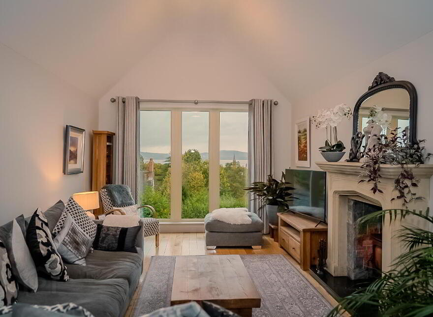 2b Pine Crest, Holywood, BT18 9ED