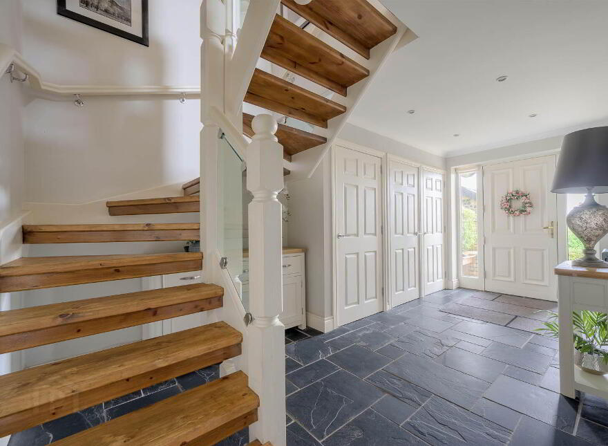 2b Pine Crest, Holywood, BT18 9ED