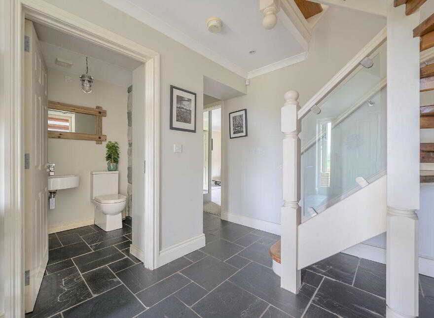 2b Pine Crest, Holywood, BT18 9ED