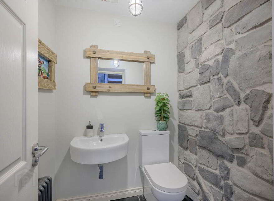2b Pine Crest, Holywood, BT18 9ED
