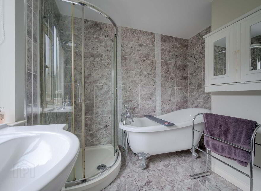 2b Pine Crest, Holywood, BT18 9ED