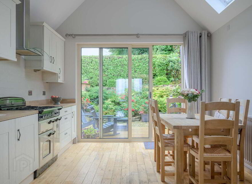 2b Pine Crest, Holywood, BT18 9ED