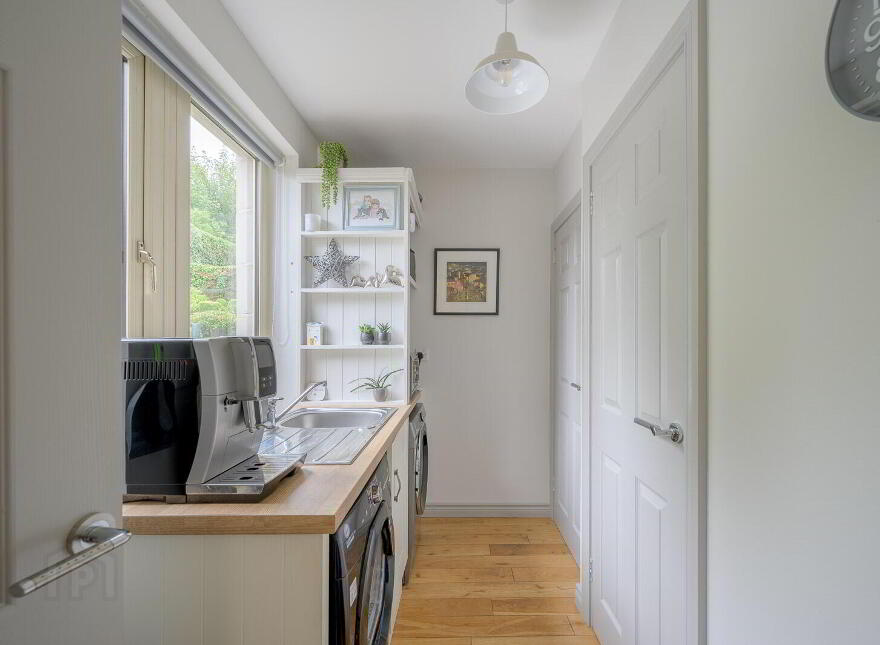2b Pine Crest, Holywood, BT18 9ED