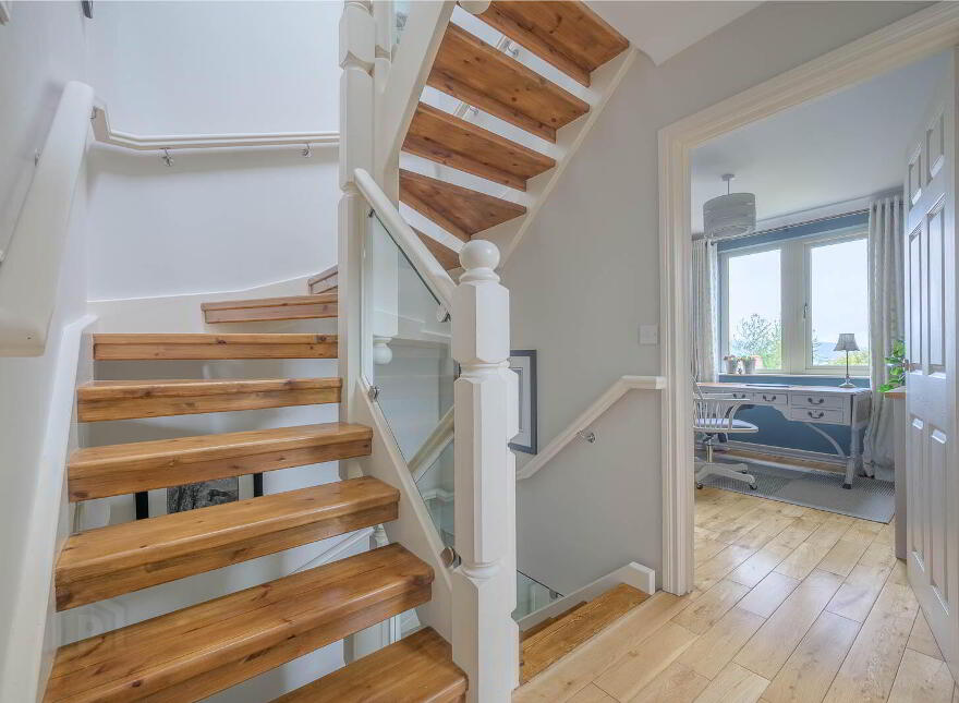 2b Pine Crest, Holywood, BT18 9ED