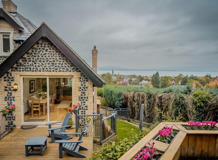 2b Pine Crest, Holywood, BT18 9ED