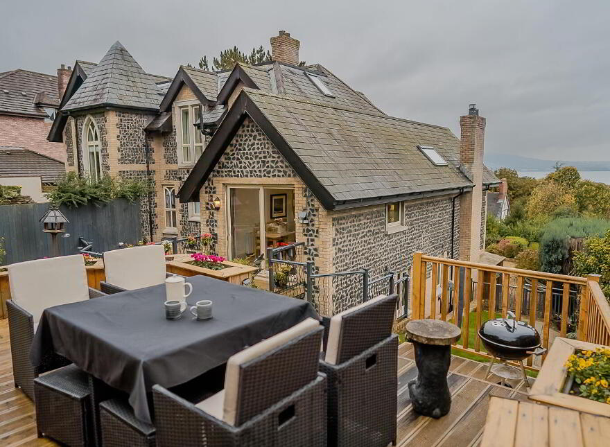 2b Pine Crest, Holywood, BT18 9ED
