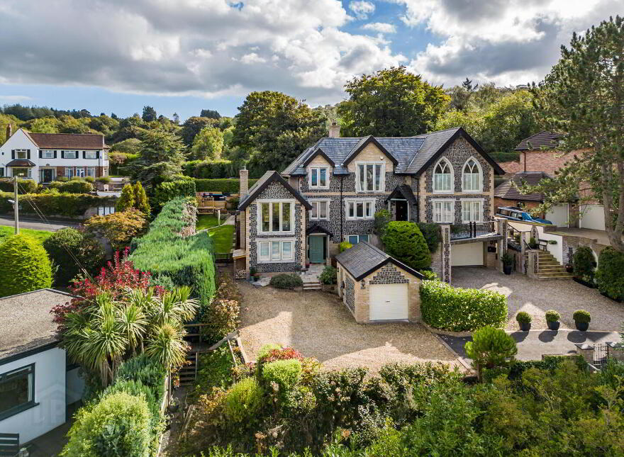 2b Pine Crest, Holywood, BT18 9ED