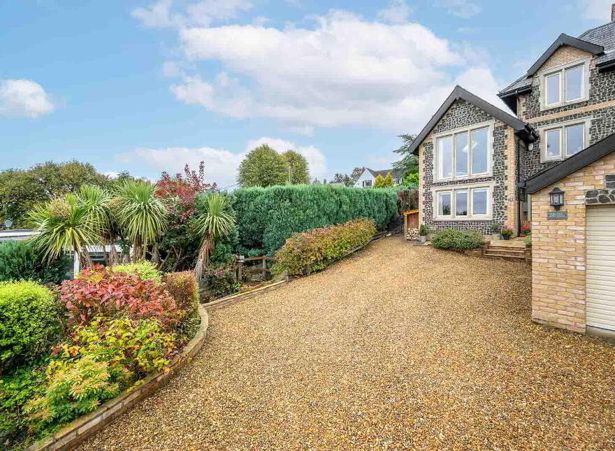 2b Pine Crest, Holywood, BT18 9ED