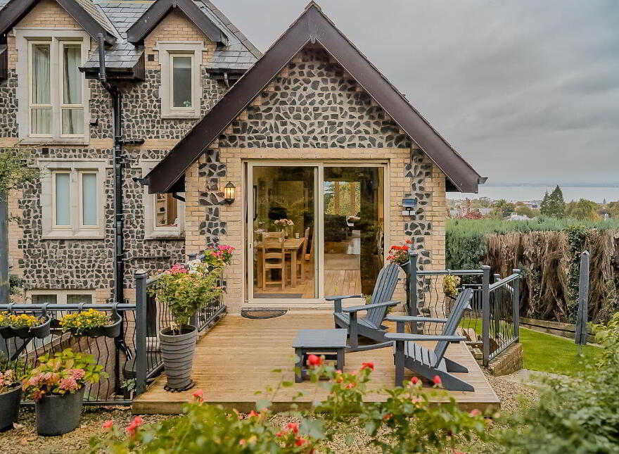 2b Pine Crest, Holywood, BT18 9ED