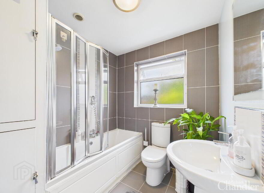 3 Glendale Avenue North, Belfast, BT8 6LD