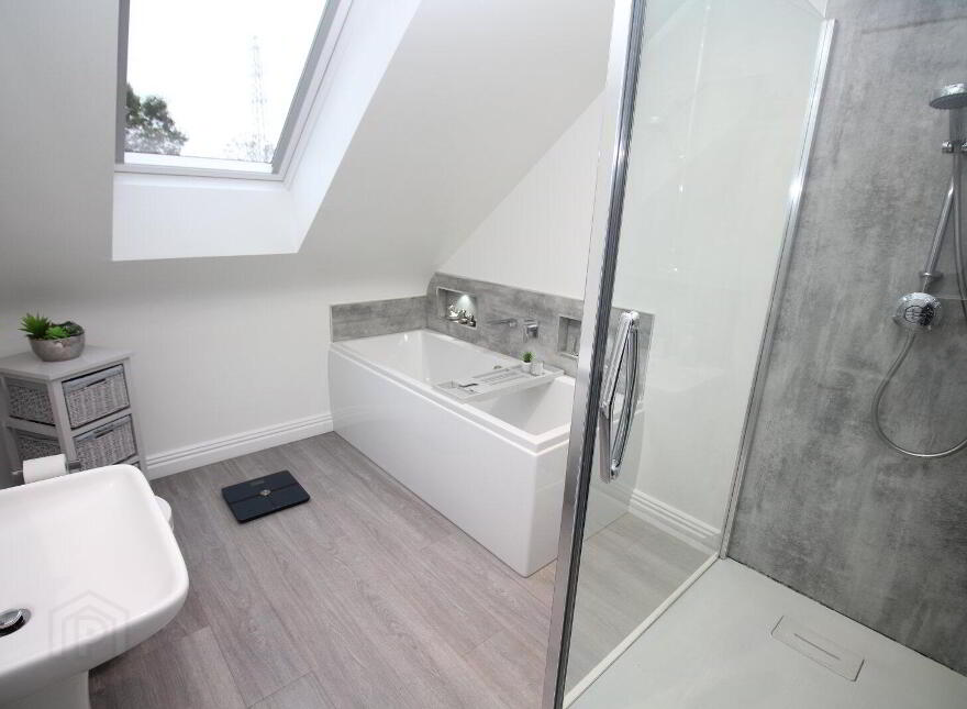 12 Craigs Road, Carrickfergus, BT38 9RL