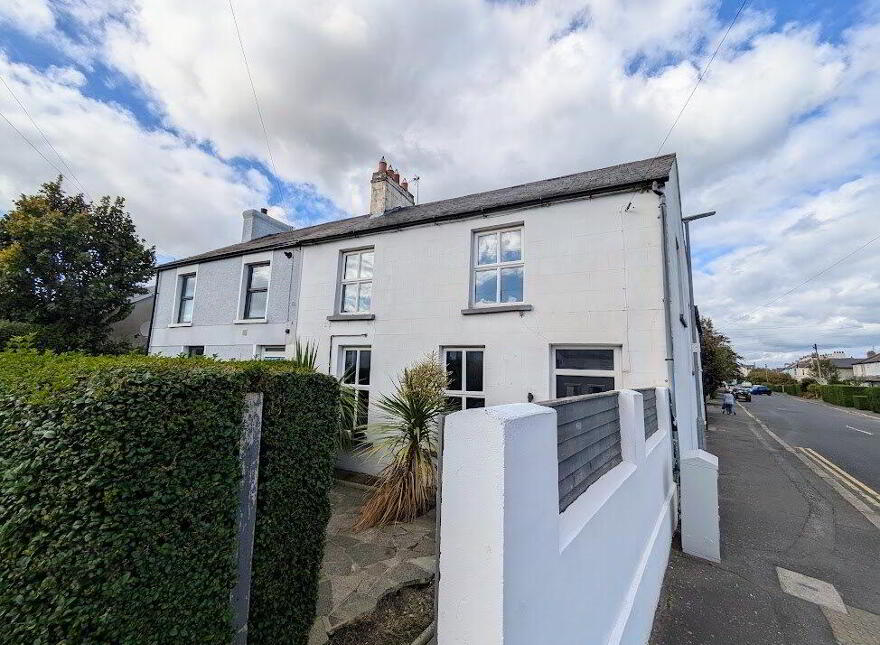 35 Groomsport Road, Bangor, BT20 5LW photo
