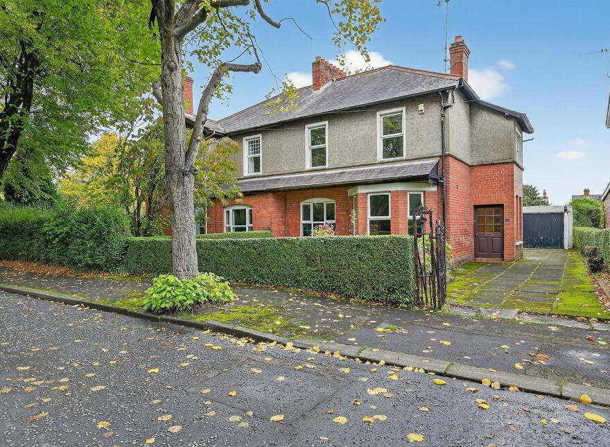 2 Finaghy Park South, Belfast, BT10 0HR