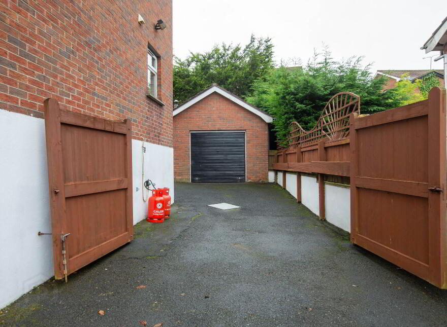 4 Tudor Oaks, Balynahinch, Ballynahinch, BT24 8YP