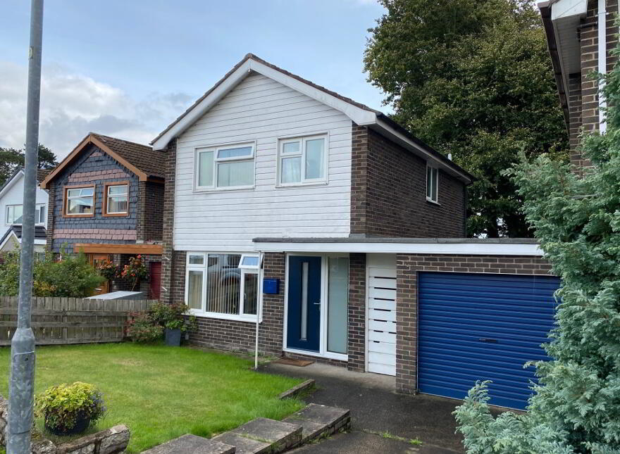 66 Woodview Crescent, Lisburn, BT28 1LF photo
