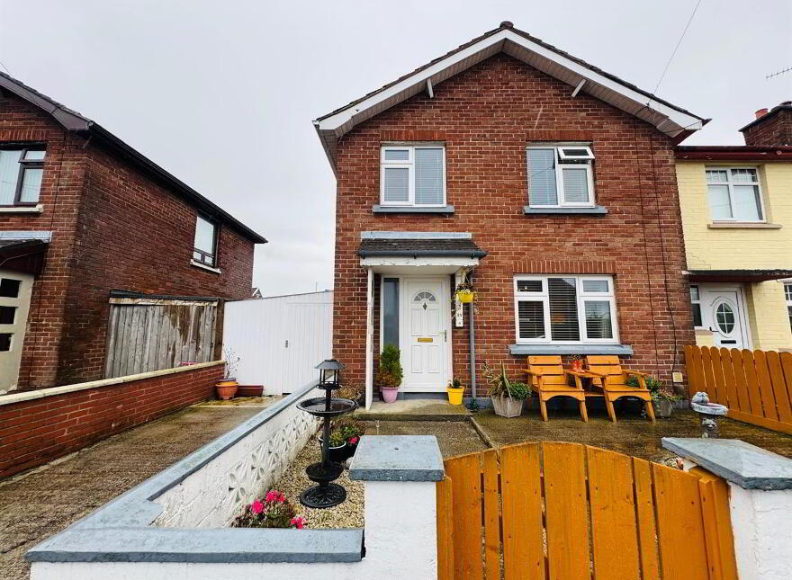 28 Rossdowney Drive, Waterside, L'Derry, BT47 5PR photo