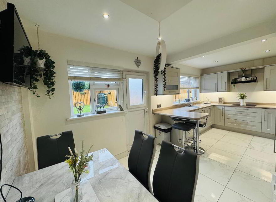 28 Rossdowney Drive, Waterside, L'Derry, BT47 5PR