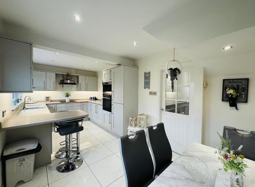 28 Rossdowney Drive, Waterside, L'Derry, BT47 5PR