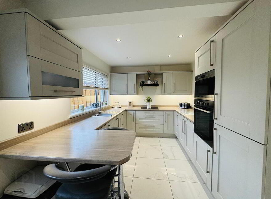 28 Rossdowney Drive, Waterside, L'Derry, BT47 5PR