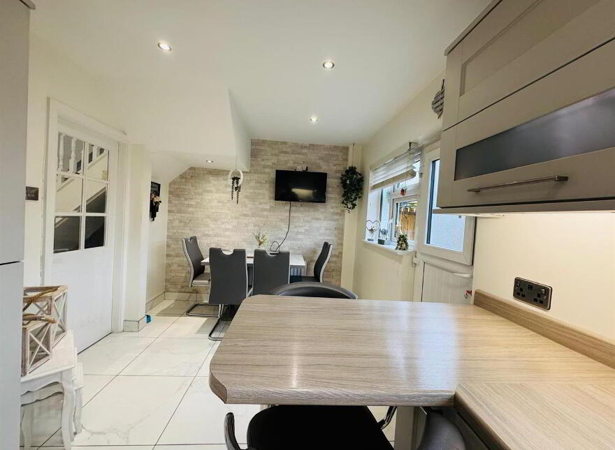 28 Rossdowney Drive, Waterside, L'Derry, BT47 5PR