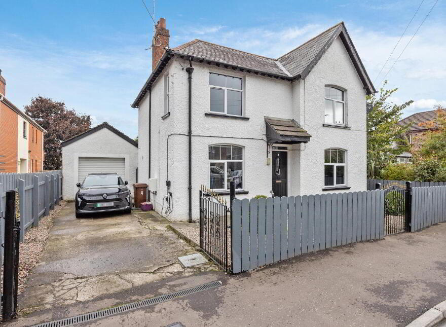 4 Ulster Avenue, Dunmurry, Belfast, BT17 9BN photo