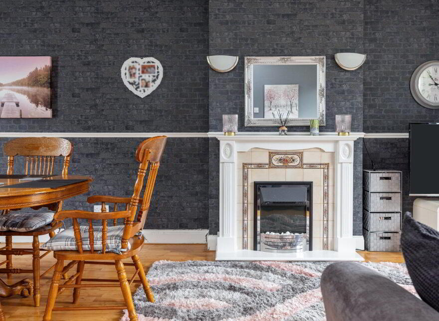 4 Ulster Avenue, Dunmurry, Belfast, BT17 9BN