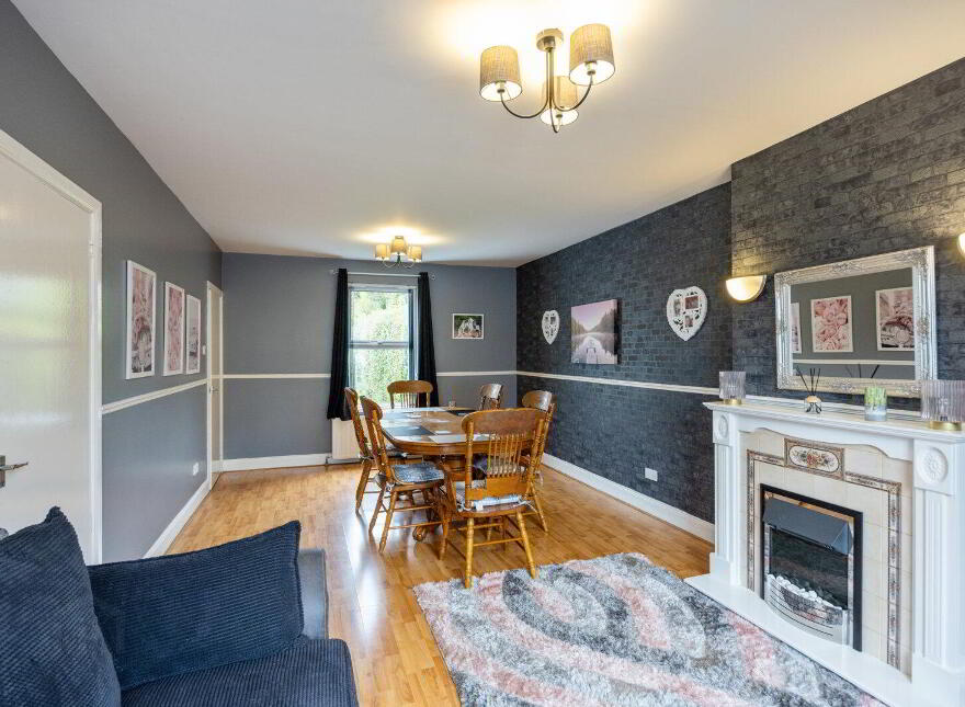 4 Ulster Avenue, Dunmurry, Belfast, BT17 9BN