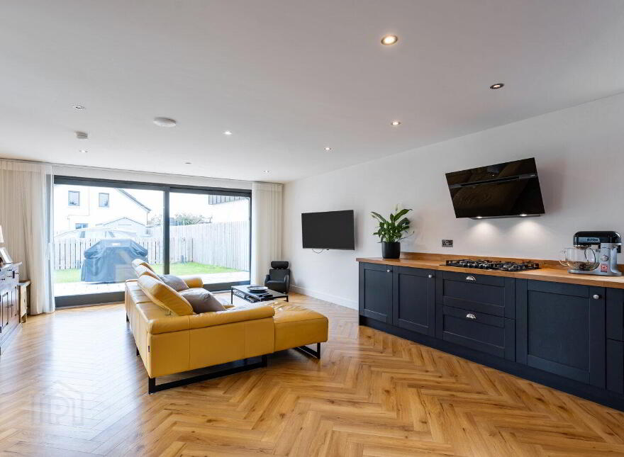 10 Gransha Lane, Dundonald, Belfast, BT16 2HA