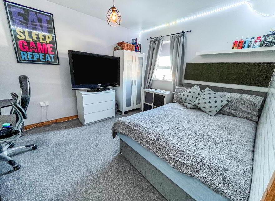 22 Berkeley Hall Court, Lisburn, BT27 5QX