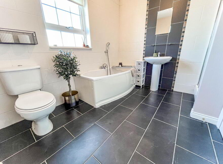 22 Berkeley Hall Court, Lisburn, BT27 5QX