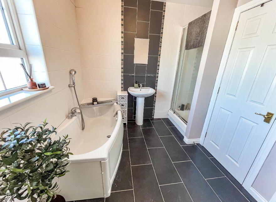 22 Berkeley Hall Court, Lisburn, BT27 5QX